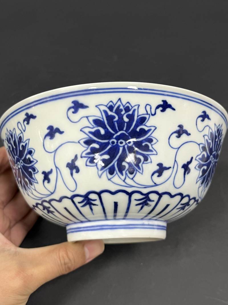 清宣统 青花缠枝莲纹大碗 - 图6