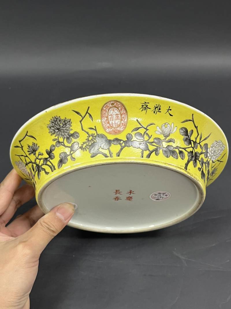 清晚期 黄地墨彩菊花纹花盆带奁一对 - 图14