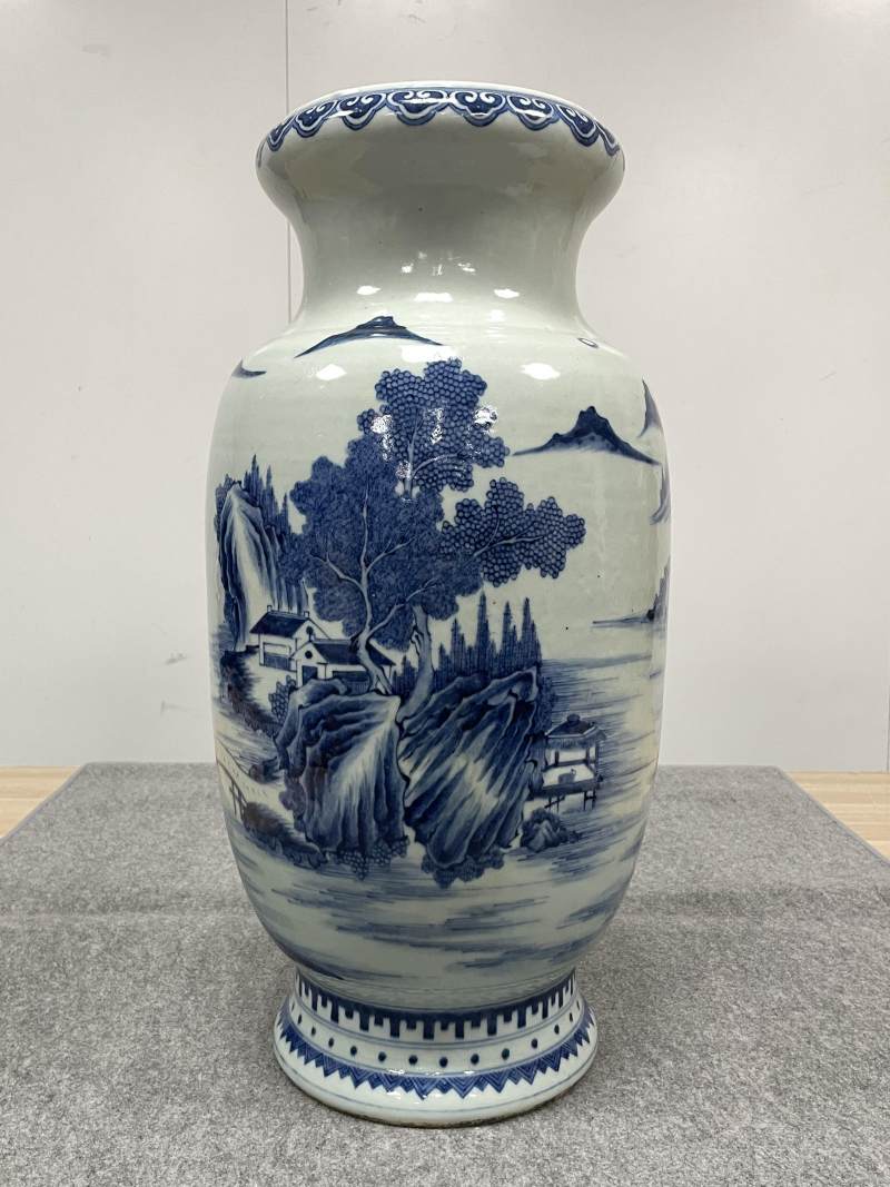 清中期 青花山水人物纹大灯笼瓶一对 - 图5
