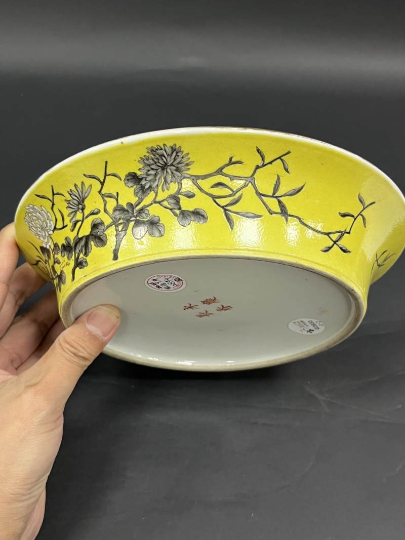 清晚期 黄地墨彩菊花纹花盆带奁一对 - 图15