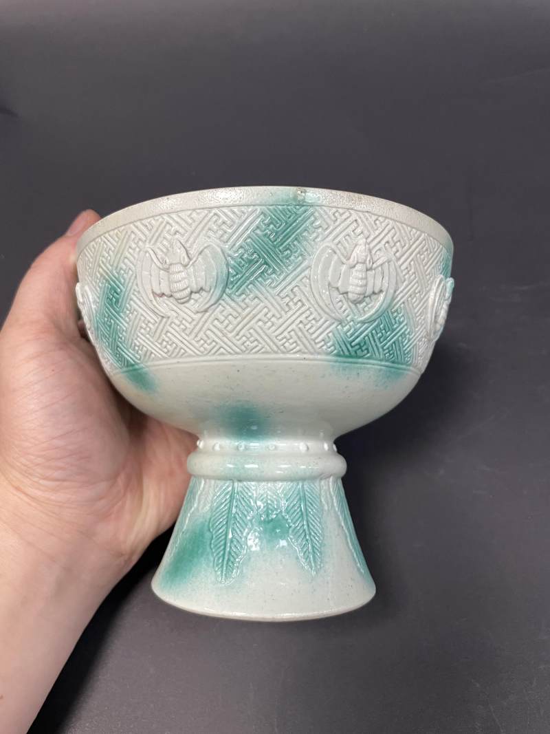 清光绪 仿翡翠釉锦地贴塑蝠纹豆 - 图3