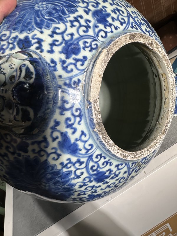清乾隆 青花缠枝莲纹铺首尊 - 图14