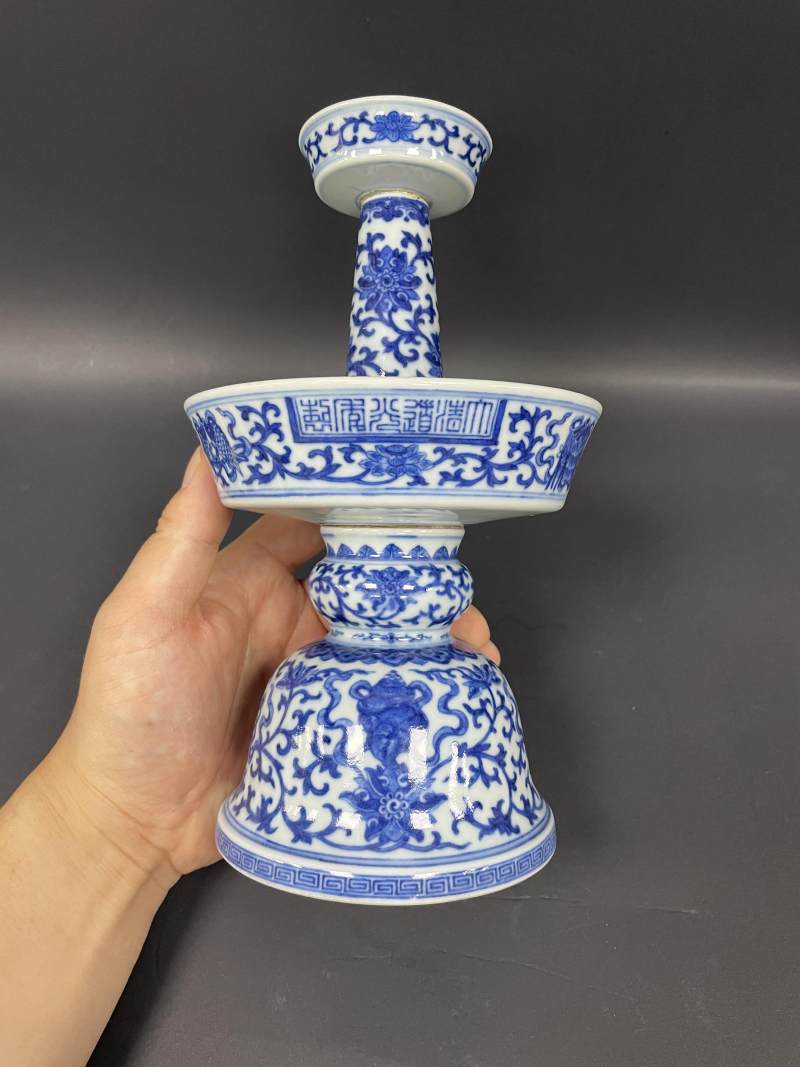 清道光 青花缠枝莲托八宝纹烛台 - 图2