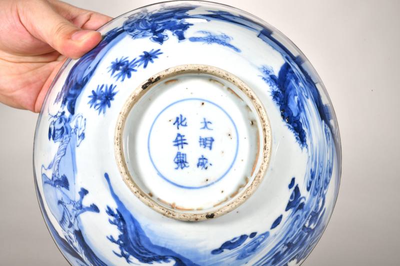 明晚期 青花饲牛拜相人物故事图大碗 - 图4