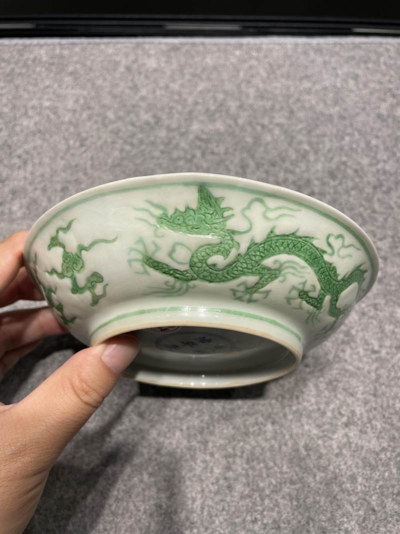 明弘治 刻填绿彩云龙纹盘 - 图8