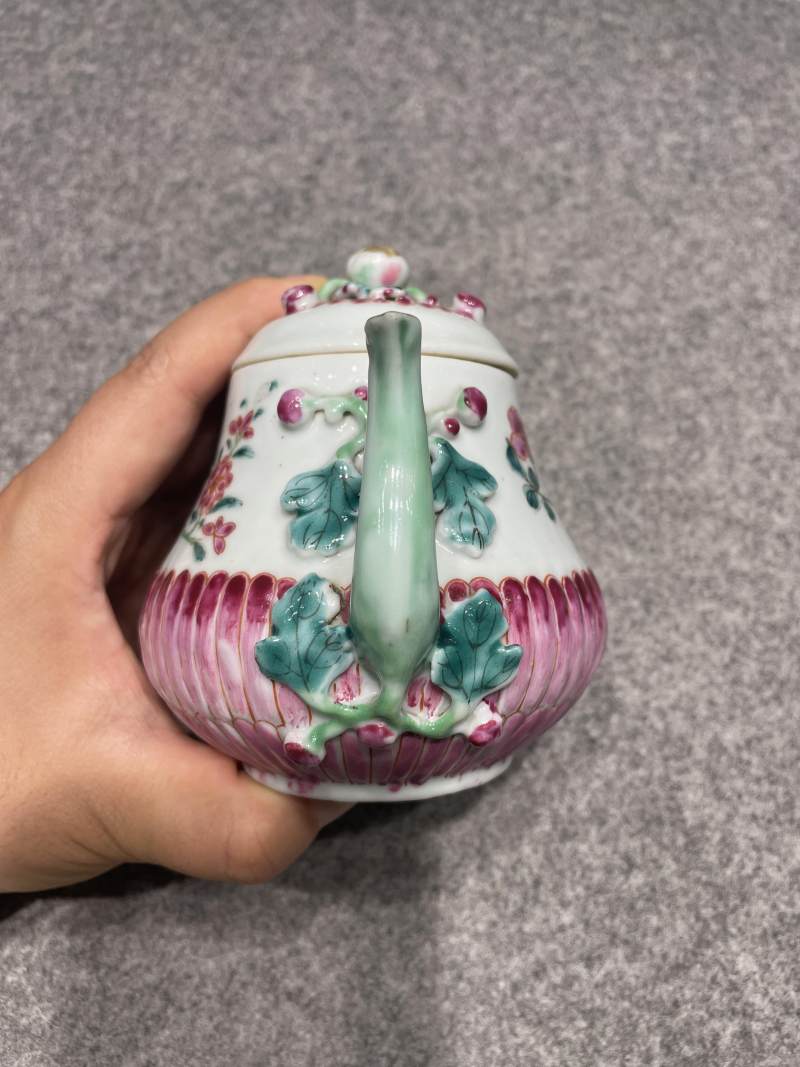 清雍正 粉彩松鹿图杯、折枝花卉纹菊瓣壶三只 - 图11