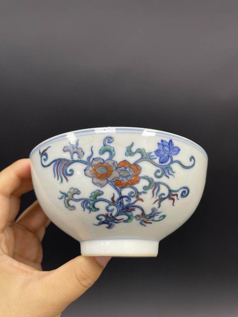 清中期 斗彩并蒂莲纹碗一对 - 图5
