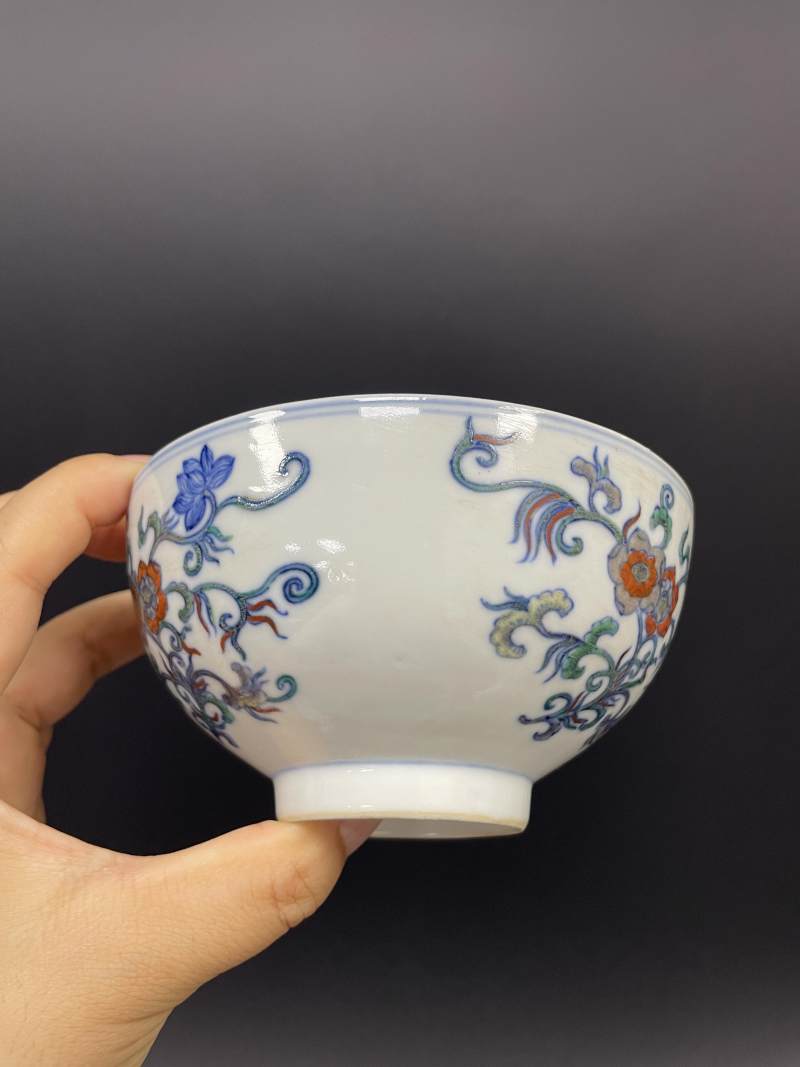 清中期 斗彩并蒂莲纹碗一对 - 图6