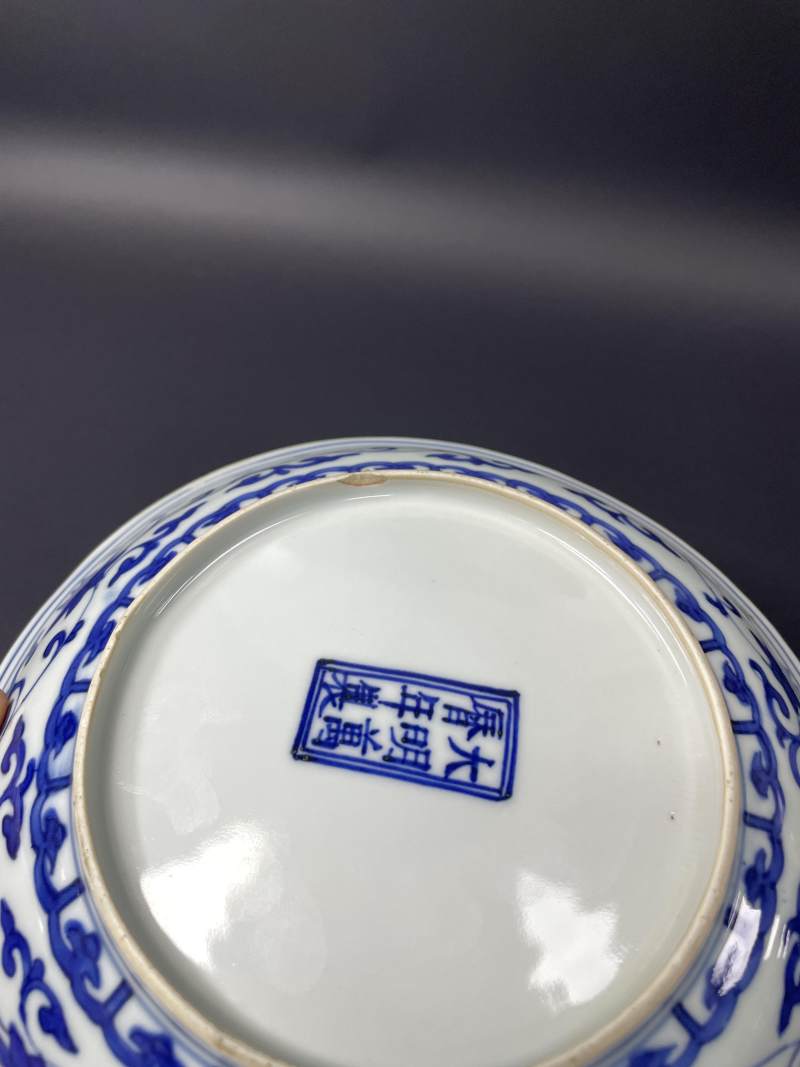 明万历 青花内岁寒三友图外缠枝莲纹盘 - 图10