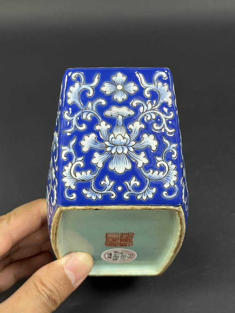 清嘉庆 蓝地洋彩缠枝莲纹茶船八只 - 图36