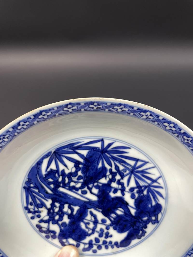 明万历 青花内岁寒三友图外缠枝莲纹盘 - 图11