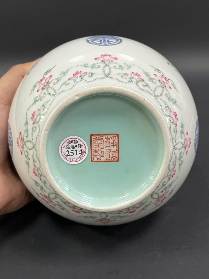 民国 仿康熙粉彩如意云头花蝶万寿纹胆瓶 - 图7