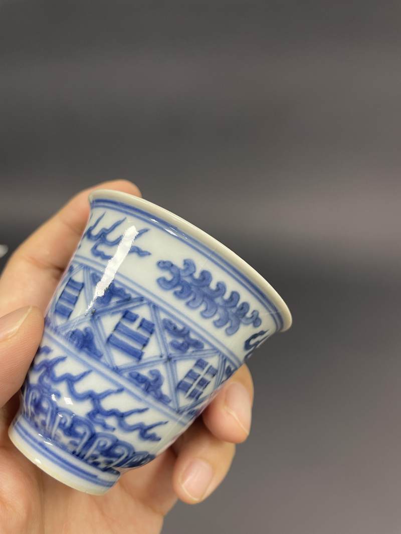 清康熙 仿嘉靖青花八卦纹铃铛杯 - 图12