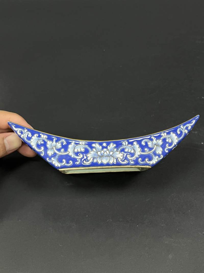 清嘉庆 蓝地洋彩缠枝莲纹茶船八只 - 图37