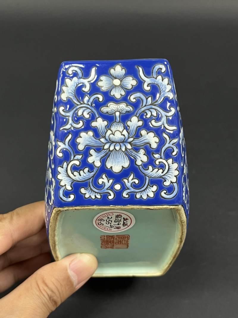 清嘉庆 蓝地洋彩缠枝莲纹茶船八只 - 图38