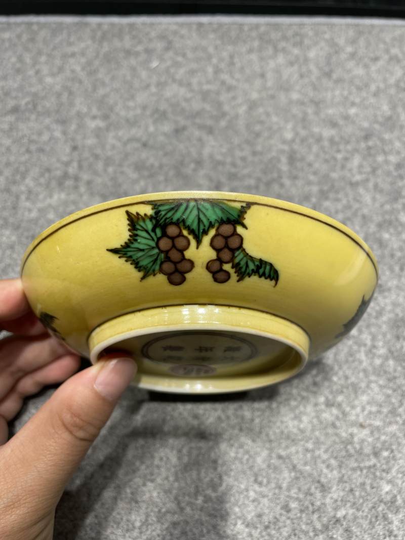清乾隆 黄地素三彩云龙纹盘 - 图7