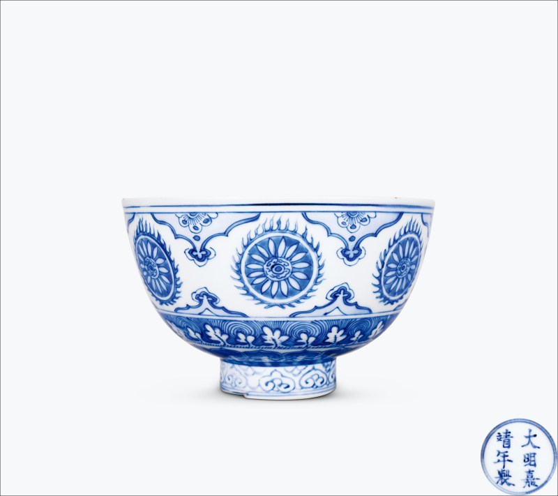 明嘉靖 青花轮花纹鸡心碗
