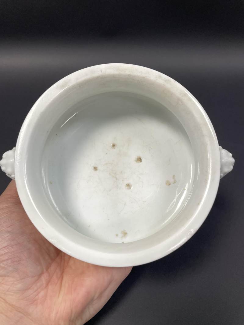 明 德化窑白釉狮耳炉 - 图6