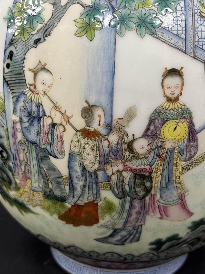 民国 粉彩金陵十二钗人物故事图蝠耳瓶 - 图11