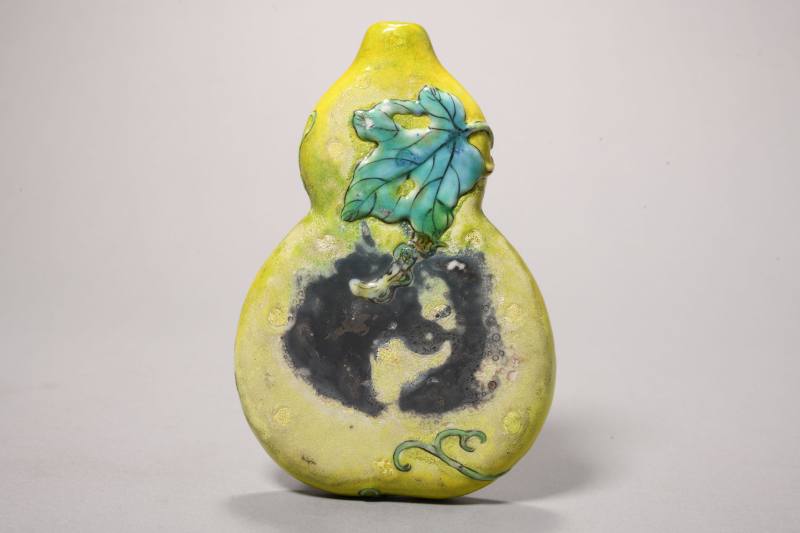 清中期 粉彩凸雕瓜瓞连绵图葫芦形砚 - 图4