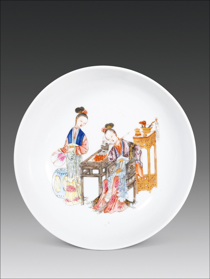 清早期 粉彩仕女图盘