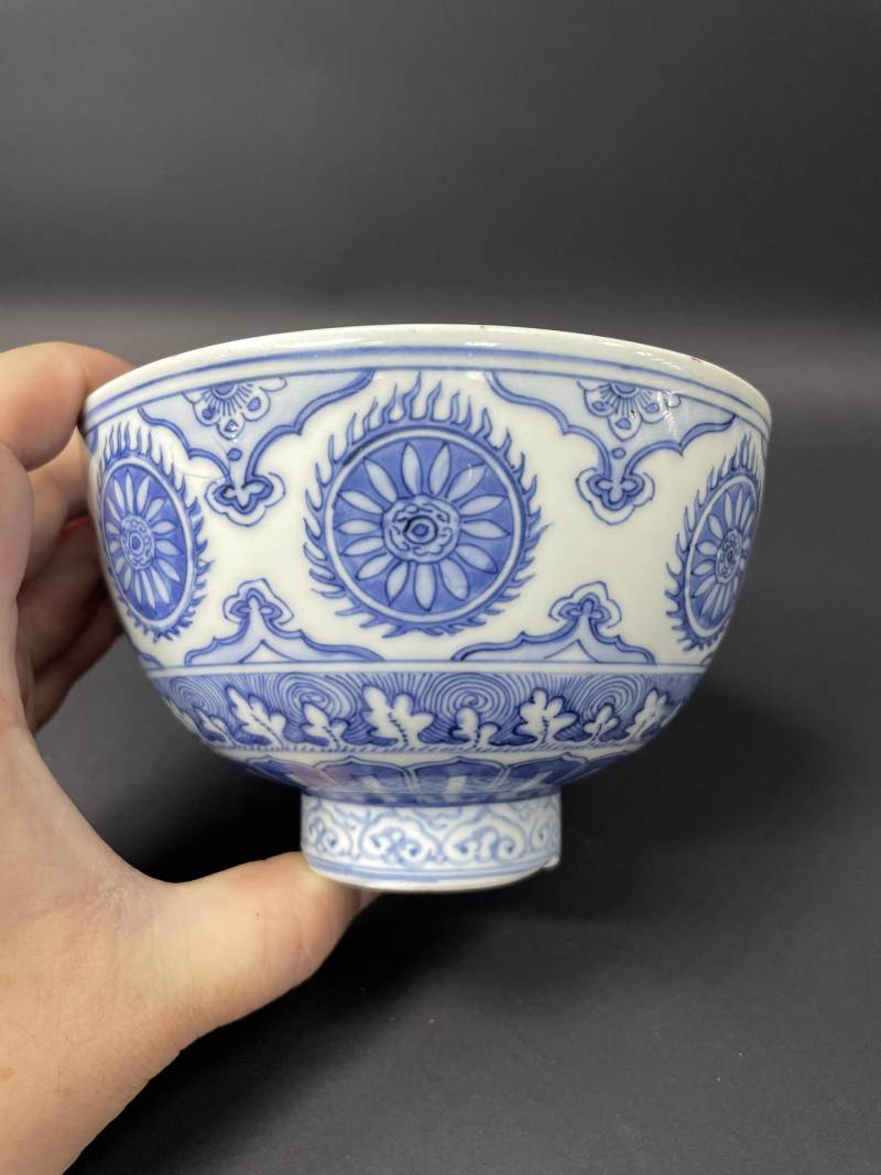 明嘉靖 青花轮花纹鸡心碗 - 图2