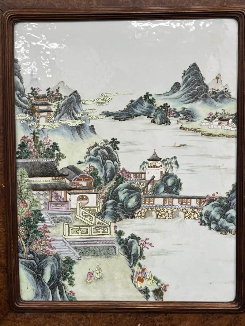 清乾隆 瘿木嵌粉彩山水楼阁图瓷板插屏 - 图5