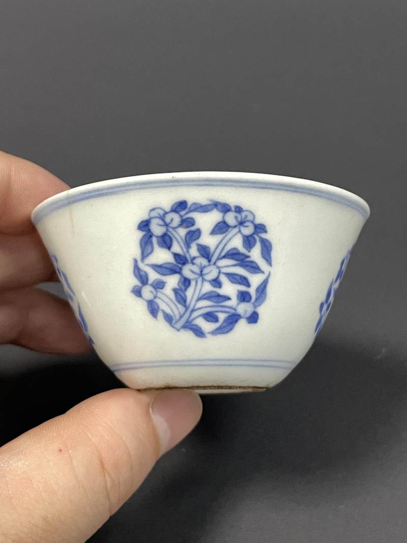 清乾隆 仿万历青花团花纹卧足杯 - 图3