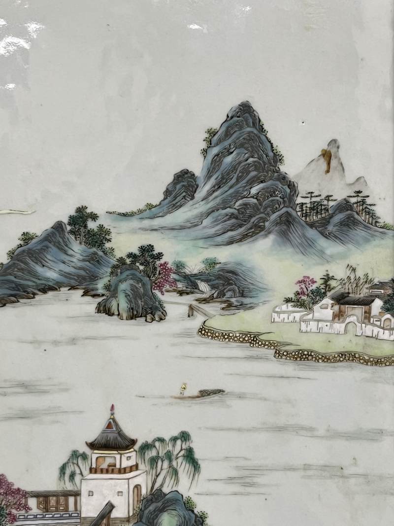 清乾隆 瘿木嵌粉彩山水楼阁图瓷板插屏 - 图6