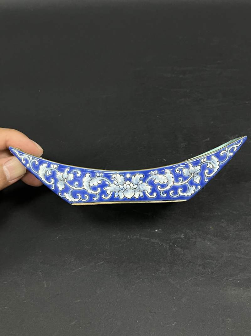 清嘉庆 蓝地洋彩缠枝莲纹茶船八只 - 图41