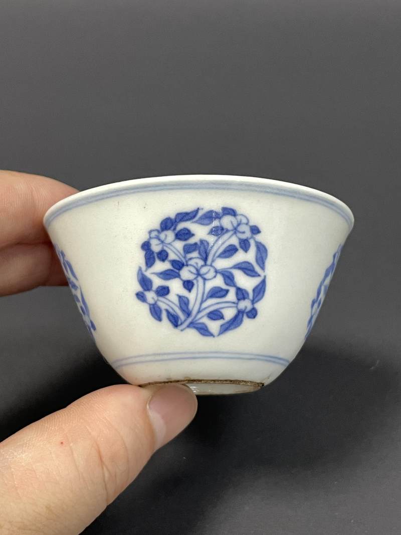 清乾隆 仿万历青花团花纹卧足杯 - 图4