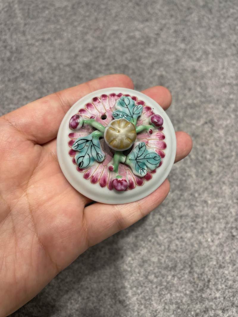 清雍正 粉彩松鹿图杯、折枝花卉纹菊瓣壶三只 - 图22