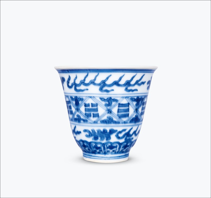 清康熙 仿嘉靖青花八卦纹铃铛杯