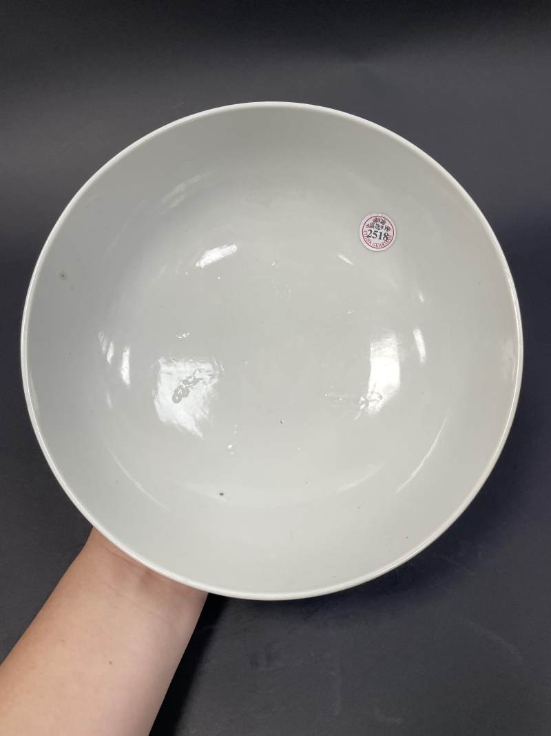 清乾隆 粉彩梅鼎调羹婴戏图大碗 - 图7