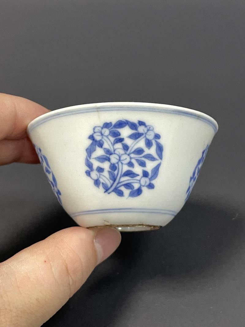 清乾隆 仿万历青花团花纹卧足杯 - 图5