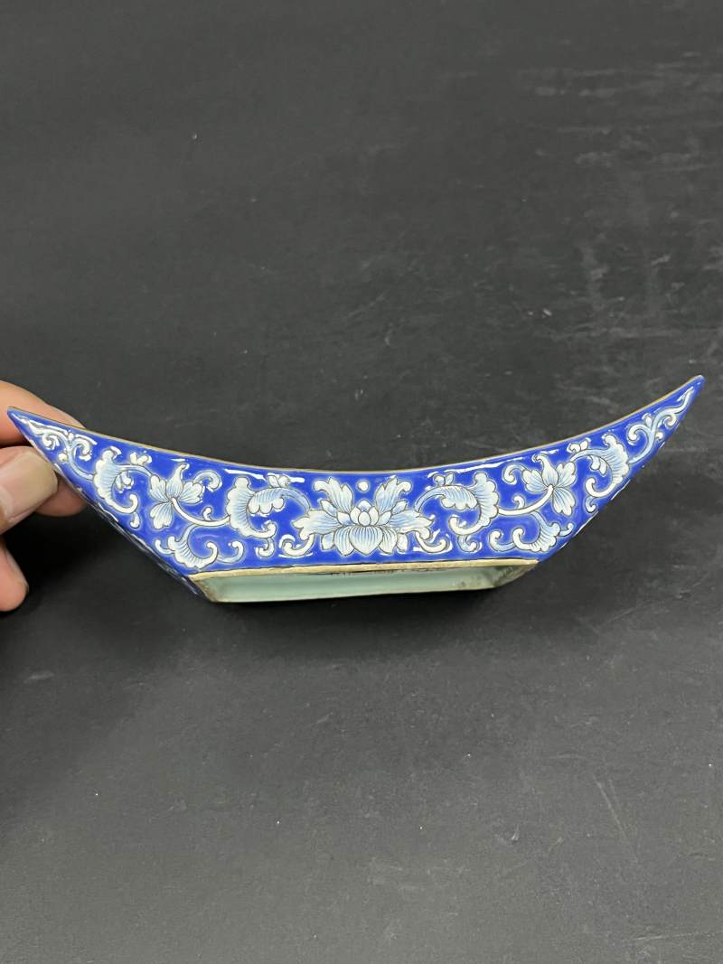 清嘉庆 蓝地洋彩缠枝莲纹茶船八只 - 图43