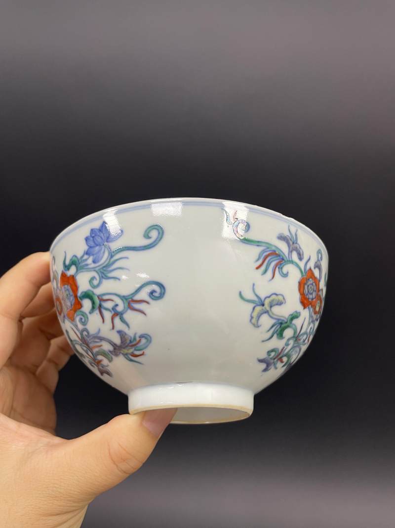 清中期 斗彩并蒂莲纹碗一对 - 图16