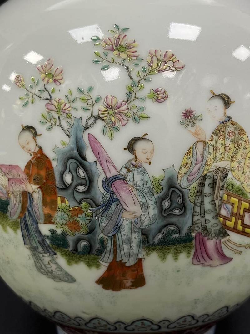 民国 粉彩金陵十二钗人物故事图蝠耳瓶 - 图14