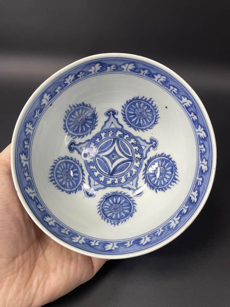 明嘉靖 青花轮花纹鸡心碗 - 图6
