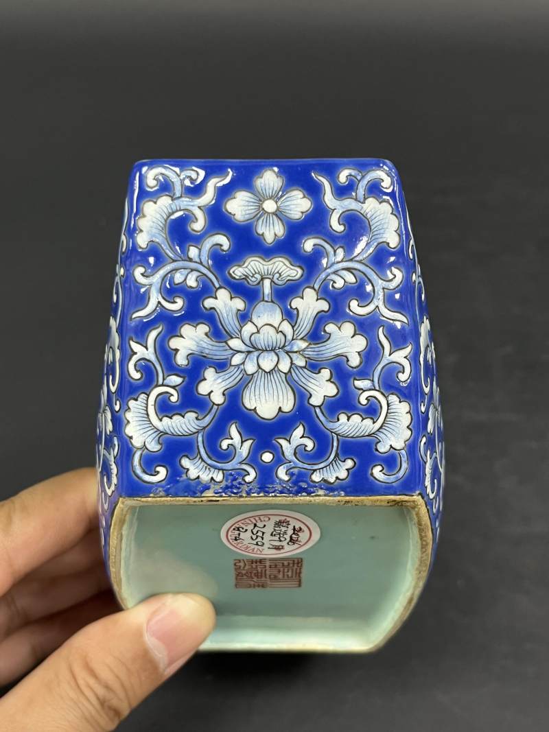 清嘉庆 蓝地洋彩缠枝莲纹茶船八只 - 图44