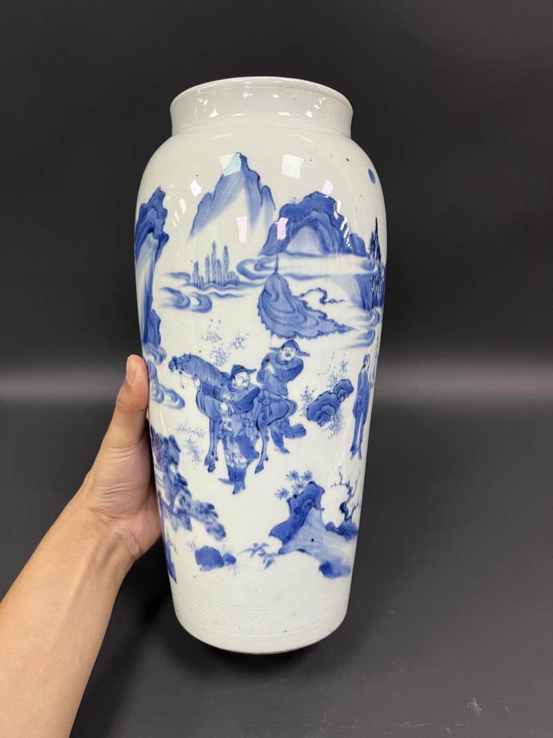 明崇祯 青花张骞出西域人物故事图筒瓶 - 图2
