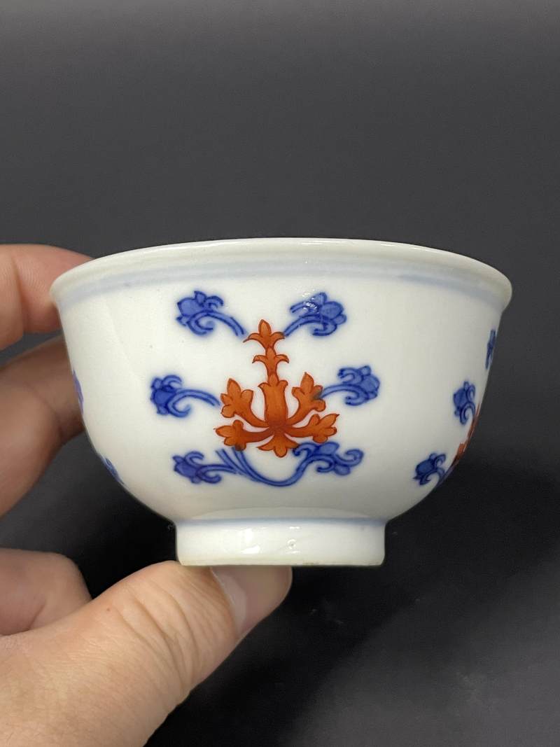 清宣统二年（1910年） 青花矾红折枝莲纹杯一对 - 图5