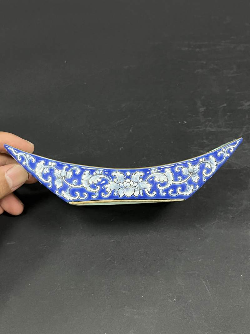 清嘉庆 蓝地洋彩缠枝莲纹茶船八只 - 图45