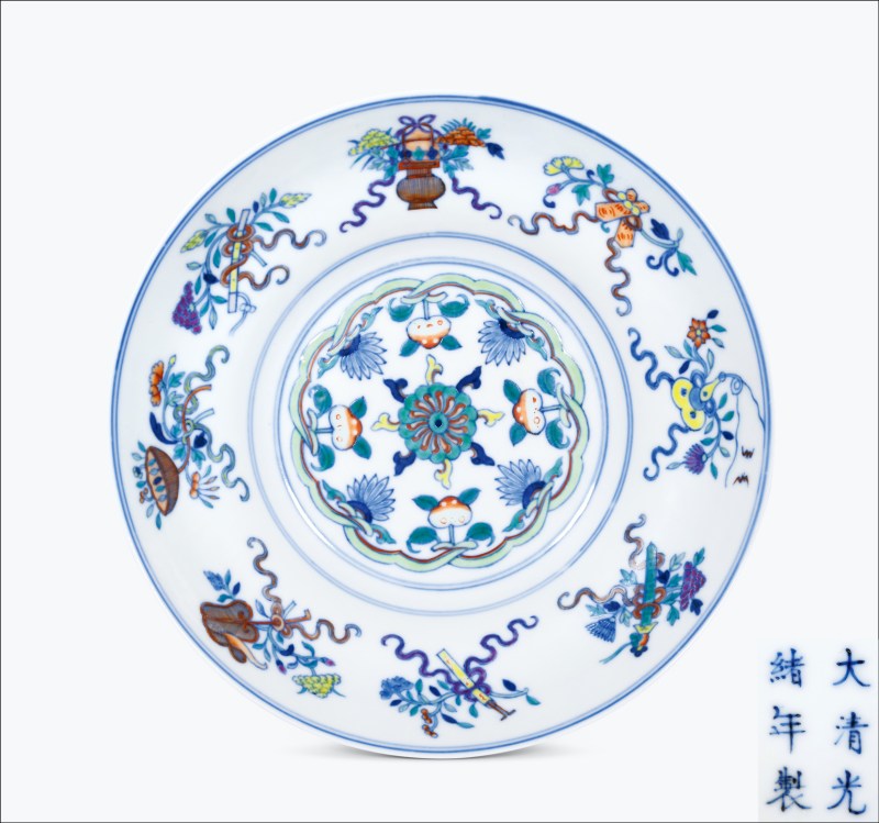 清光绪 斗彩内暗八仙纹外缠枝花卉纹折腰碗