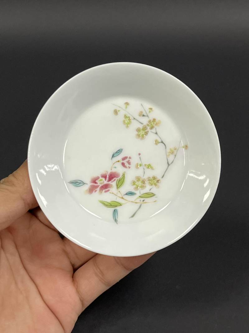 清雍正 粉彩花卉纹马蹄盘一对 - 图3