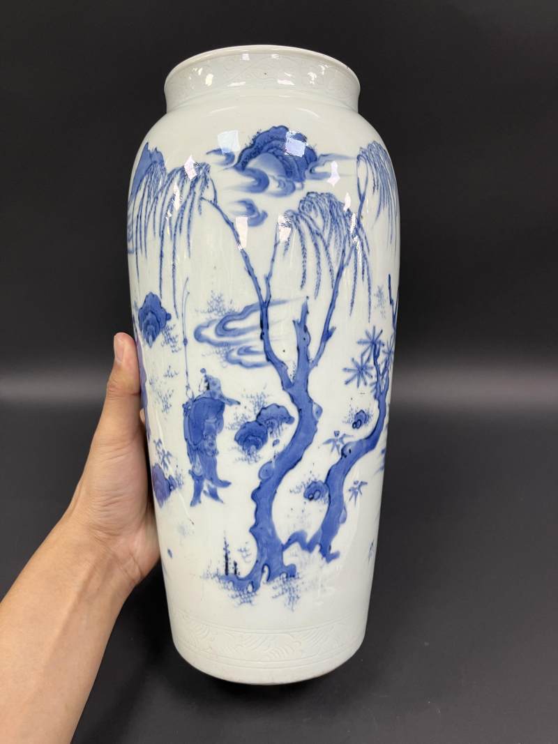 明崇祯 青花张骞出西域人物故事图筒瓶 - 图4