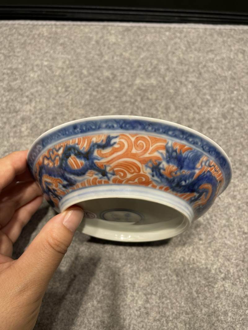 明成化 青花矾红海水龙纹盘 - 图7