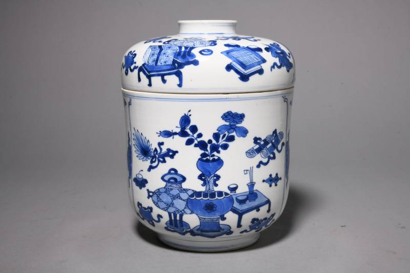清康熙 青花花鸟纹、博古图执壶、胆瓶、盖缸五件 - 图3