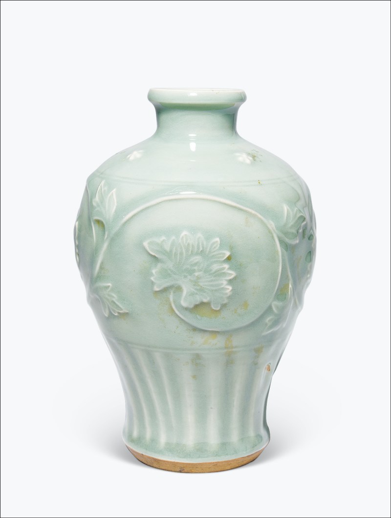 明 龙泉窑青釉缠枝花卉纹梅瓶 - 图1