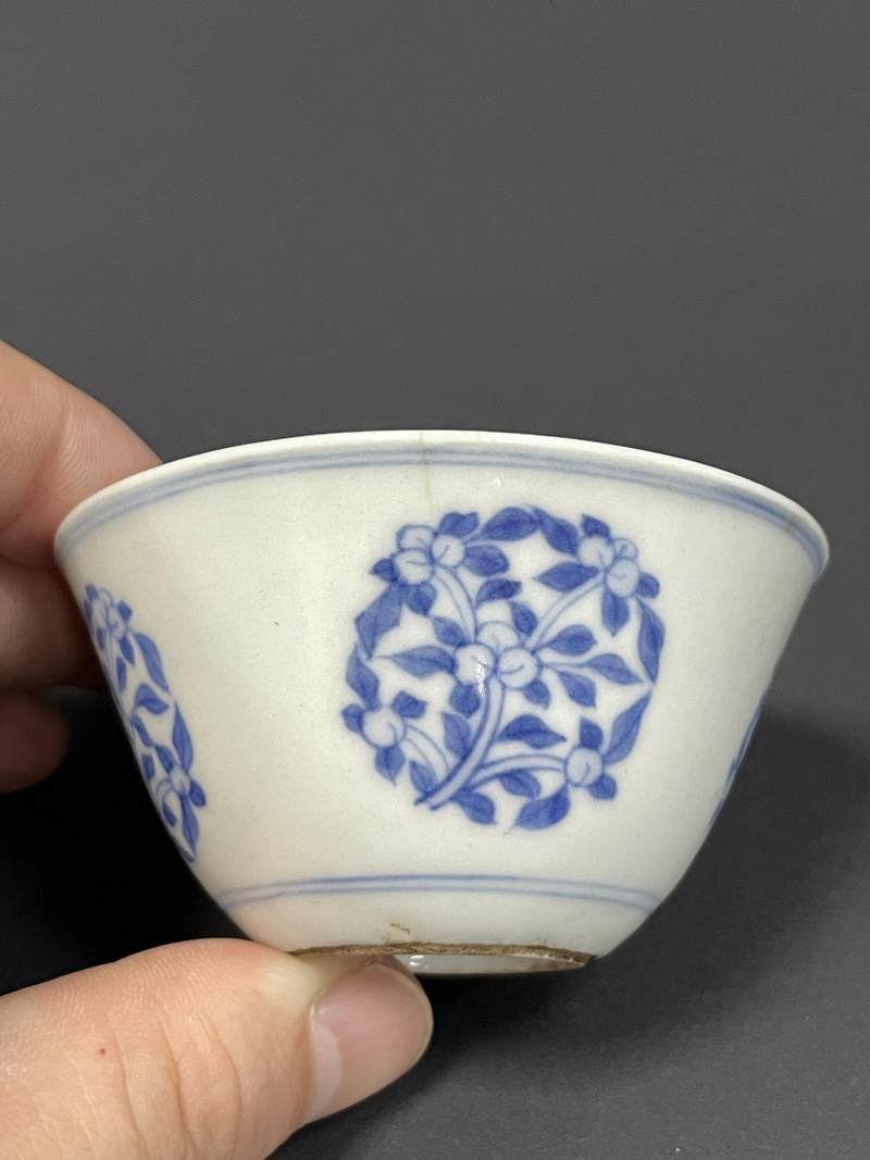 清乾隆 仿万历青花团花纹卧足杯 - 图10